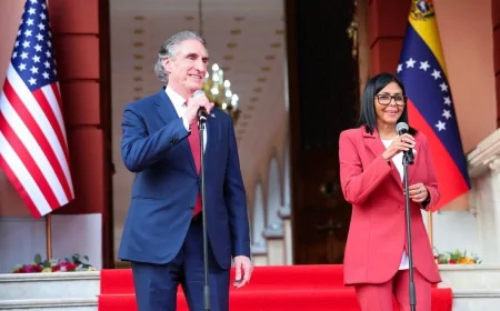 US Interior Chief Burgum Arrives in Caracas for Venezuela Talks