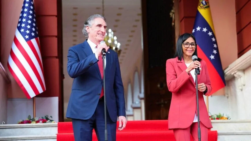 US Interior Chief Burgum Arrives in Caracas for Venezuela Talks